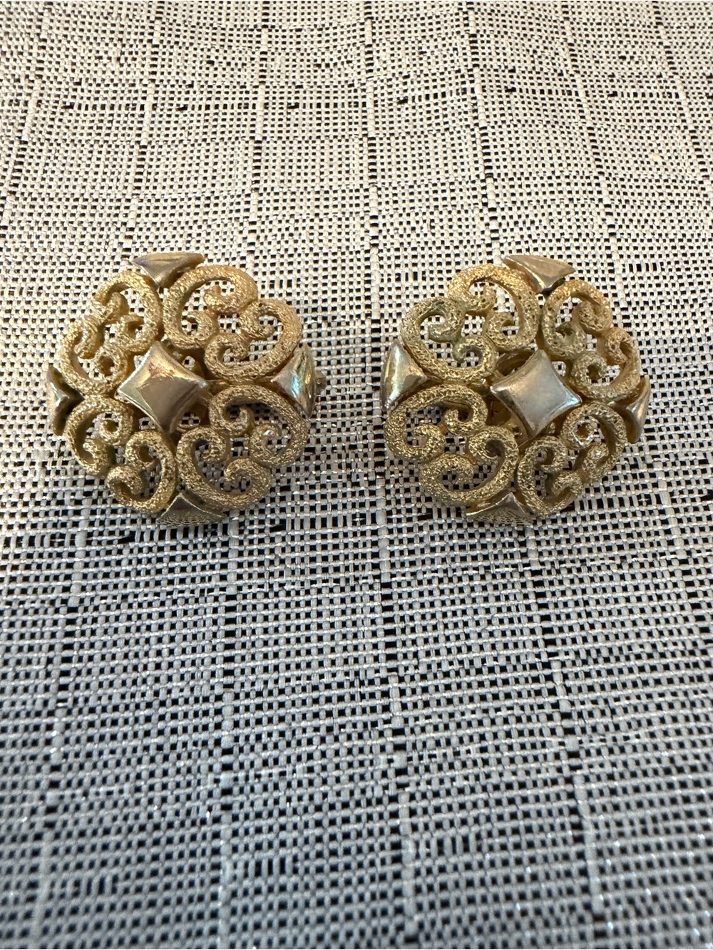 Vintage Avon Gold Filigree Round Clip-On Earrings - Elegant Women's Jewelry